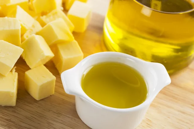 Fett soll die Pfunde schmelzen lassen. So funktioniert die Ketogene Diät!