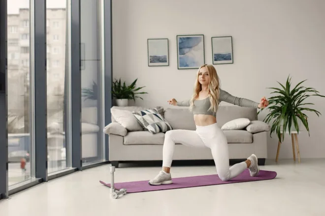 10 Fitness Übungen, die jeder zu Hause machen kann