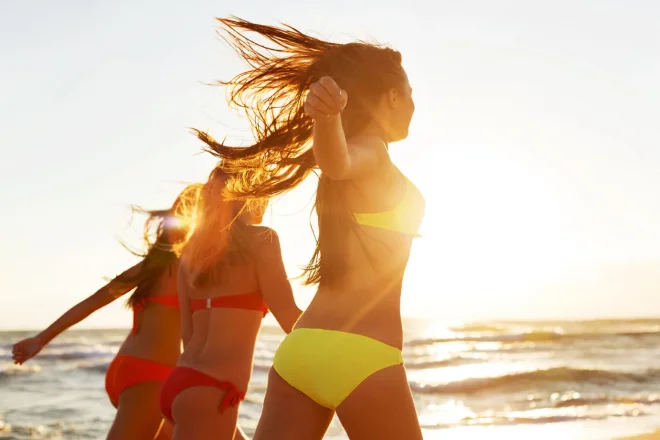 Fit für den Bikini? Die besten Übungen für zu Hause