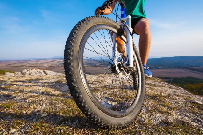 Sicher auf dem Fahrrad - Diese Tipps helfen bei jeder Jahreszeit